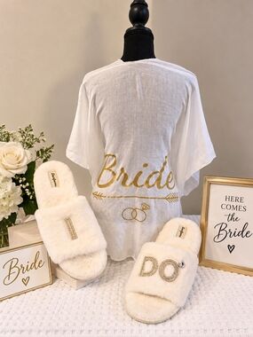 Bride Gold Graphic Robe and Dearfoams “I DO” Bridal Slippers XL (Set)